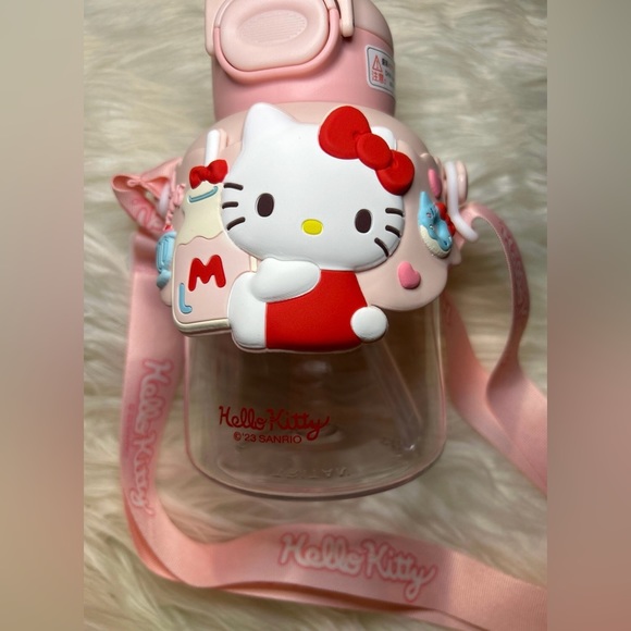 New Hello Kitty Water Bottle Holds 24oz - Picture 5 of 6